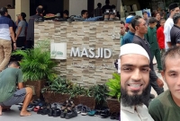 প্রচণ্ড গরমেও মসজিদে মুসল্লিদের জুতা সাজিয়ে রেখেই প্রশান্তি পান এক অমুসলিম!