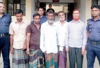 ৩২৫ টাকাসহ ৫ জুয়াড়ি আটক