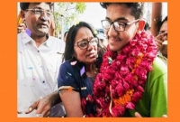 দুই বছর স্মার্টফোন বন্ধ, দিনে ৭-৮ ঘণ্টা পড়াশোনা করে পরীক্ষায় হলেন দেশসেরা