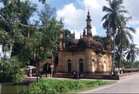 আঠারো শতকের মুসলিম স্থাপত্যের নিদর্শন শাহী মসজিদটি সংস্কারের অভাবে ন'ষ্ট হচ্ছে আঠারো শতকের মুসলিম স্থাপত্যের নিদর্শন শাহী মসজিদটি সংস্কারের অভাবে ন'ষ্ট হচ্ছে