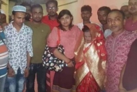 হাসপাতালে ফেলে যাওয়া সেই নবজাতকের কুমারী মায়ের বিয়ে!