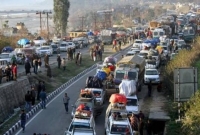 কাশ্মীরের রাস্তায় বিরল দৃশ্য!