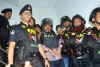 বুকে ব্যথা নিয়ে হাসপাতালে সম্রাট