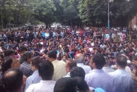 শিক্ষার্থীদের সঙ্গে একাট্টা ৩০০ শিক্ষক