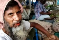 ৮ বছরের এক সৎ ইউপি চেয়ারম্যান এখন জীবন চালান সবজি বিক্রি করে!