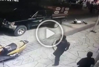 নির্বাচনী প্রতিশ্রুতি পূরণে ব্যর্থ হওয়ায় গাড়ির সঙ্গে দড়ি বেঁধে মেয়রকে ঘুরালেন ক্ষুব্ধ জনগণ