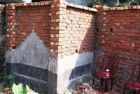 মুক্তিযোদ্ধা বাবার কবরের ওপর টয়লেট নির্মাণ করল ছেলে!