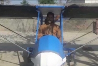 নিজের বানানো বিমান উড়িয়ে আকাশে কয়েক দফা চক্কর দেন পপকর্ন বিক্রেতা ফয়েজ