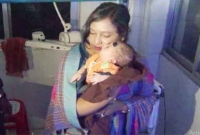 রাস্তায় কুড়িয়ে পাওয়া সেই অনাথ শিশুটি ডিসি সাবিনার কোলে রাস্তায় কুড়িয়ে পাওয়া সেই অনাথ শিশুটি ডিসি সাবিনার কোলে