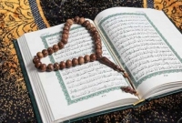 কুরআন তিলাওয়াতকারীর মা-বাবাকে আল্লাহ তায়ালা জাহান্নামের আগুন থেকে রক্ষা করবেন