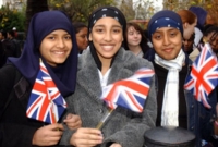 ৩ কারণে ইসলাম ধর্ম গ্রহণ করছে ব্রিটিশ তরুণ-তরুণীরা