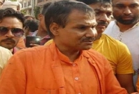 মহানবী (সঃ) বিরুদ্ধে কুৎসা রটনাকারী হিন্দু নেতাকে প্রকাশ্যে গু'লি করে ও গলা কে'টে হ'ত্যা 