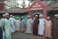 হামলা থেকে রক্ষায় মন্দিরের নিরাপত্তায় মাদ্রাসাছাত্ররা