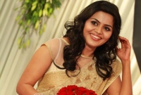 ধ'র্ষ'ণ আটকাতে না পারলে উপভোগ করুন : সাংসদের স্ত্রী