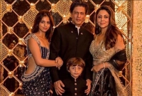 নিজের বাড়িতে দীপাবলি পালন করে বিতর্কে শাহরুখ খান