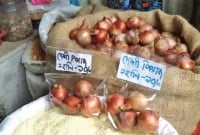 ডিমের মতো হালি হিসাবে পেঁয়াজ বিক্রি!