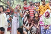 অন্ধ নারীর চিকিৎসা: ধরা দিলো জিন, মাটিতে লুটিয়ে পড়লেন কবিরাজ!