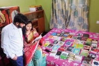 অর্থ নয়, বিয়ের দেনমোহর হিসেবে স্বামী কাছ থেকে বই নিলেন স্ত্রী