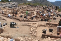 যে দ্বীপে মাটি খুঁড়লেই মিলছে স্বর্ণের গয়না ও প্রচুর মূল্যবান সম্পদ!