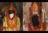 মোদির এলাকায় তী'ব্র বায়ু দূষণ, দেবতাদের মুখেও মাস্ক