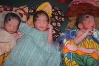 একসঙ্গে ৩ সন্তানের জন্ম দিলেন মাগুরার রাশিদা!