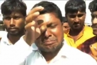 প্রতি কেজি পেঁয়াজ মাত্র আট টাকা, কান্নায় ভেঙে পড়লেন কৃষক