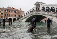 ৫০ বছরের মধ্যে সবচেয়ে ভয়াবহ বন্যায় ডুবছে ভেনিস, জরুরি অবস্থা জারি