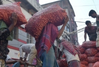 চীন, মিশর ও মিয়ানমার থেকে চট্টগ্রামে ঢুকেছে প্রায় ২০০ টন পেঁয়াজ