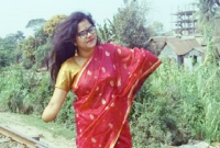 দুই হাত ছাড়াই বিশ্ববিদ্যালয়ের গণ্ডি পেরিয়ে এই ফাল্গুনী আজ অফিসার!