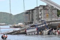 নদীতে হঠাৎ ভে'ঙে পড়ল ব্রিজ, বহু মানুষ হ'তাহ'তের আশঙ্কা