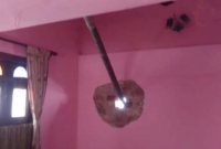 মধ্যরাতে কেঁপে উঠলো পুরো বাড়ি, দেওয়াল ফুঁড়ে ঢুকে ছাদ ভেদ করে বেরিয়ে গেলো..