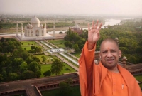 আগ্রার নাম বদলাতে নেমে বিপাকে পড়লেন যোগী আদিত্যনাথ
