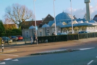 আজানের মধুর ধ্বনি শুনতে ভিড় অমুসলিমদের