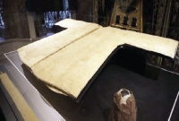 মহানবী হজরত মুহাম্মদ (সা.)-এর ব্যবহৃত জুব্বা মোবারক, ইস্তাম্বুলে এটি প্রদর্শন করা হয়