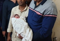 ঝোপে ফেলে যাওয়া সেই নবজাতককে নিয়ে রহ'স্য!