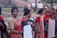 ১০ দিন পেঁয়াজ না খাওয়ার ঘোষণা দিয়ে এবার রাস্তায় গৃহিণীরা