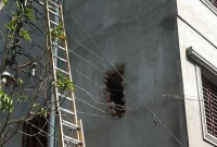 হাই ভোল্টের বিদ্যুৎ লাইন ভেতরে রেখেই ভবন নির্মাণ!