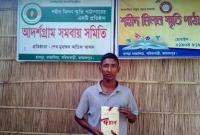 রাজমিস্ত্রী, রডমিস্ত্রির কাজ করে পাঠাগার করলেন ১৯ বছরের এই কিশোর!