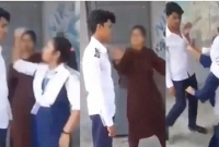 উত্ত্যক্ত করায় সহপাঠী ছাত্রকে মা'রধ'র করল ছাত্রীরা