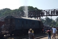 সিলেটের শ্রীমঙ্গল রেলস্টেশনে ট্রেনের ইঞ্জিনে আগুন