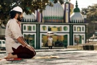 শুটিং-এ নামাজ পড়ছেন সিয়াম