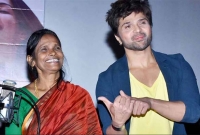 বলিউডে সুযোগ করে দেয়া সেই হিমেশকেই এবার এড়িয়ে চলছেন রাণু মণ্ডল!