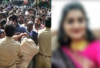 পুলিশি তদন্ত রিপোর্ট ‘মৃত্যুর পরও ফের একবার করে তরুনীকে ধ'র্ষ'ণ করে ধ'র্ষ'করা’