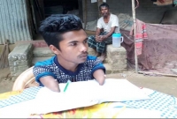 জন্ম থেকেই দুই হাত নেই, তারপরও সবকিছুতেই এগিয়ে এই বিস্ময়বালক