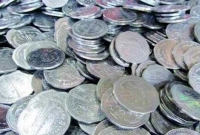 মাটি খুঁড়তেই মিলছে বস্তা বস্তা টাকার কয়েন