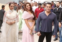 বাবার বয়সী নায়কের সঙ্গে রোম্যান্স বিরক্তিকর : সোনাক্ষী