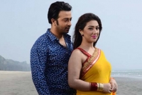 দীর্ঘদিন পর একই মঞ্চে একসঙ্গে অপু বিশ্বাস ও শাকিব খান