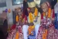 একসঙ্গে দুই বোনকেই বিয়ে করলেন বর