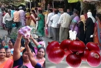 পেঁয়াজ কিনতে গিয়ে লাইনে দাঁড়িয়ে হার্ট অ্যা'টা'কে মৃত্যু