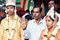 নিজে পাত্র খুঁজে বিধবা পুত্রবধূর বিয়ে দিলেন শ্বশুর